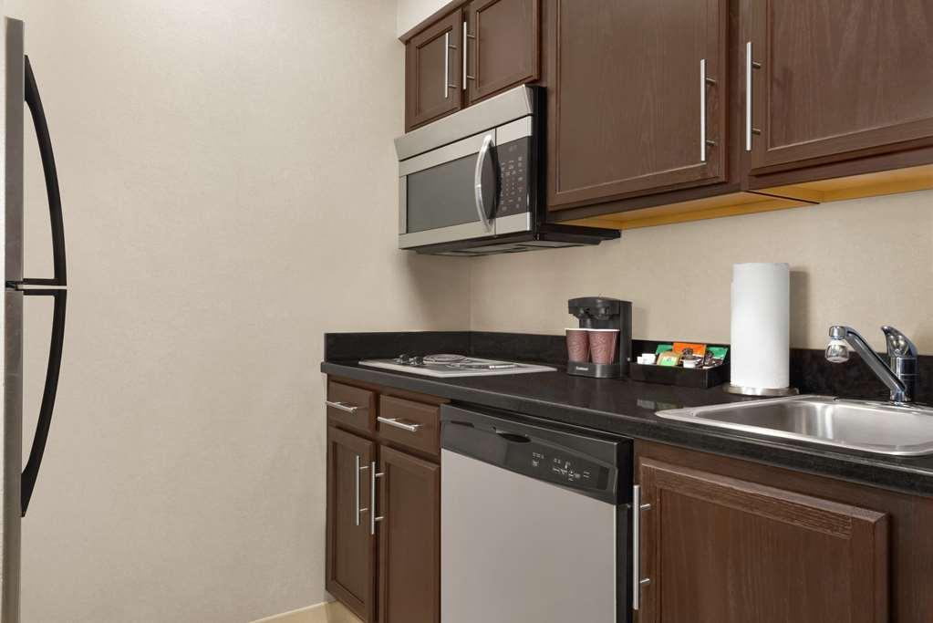 Homewood Suites Fort Wayne Ellisville Room photo